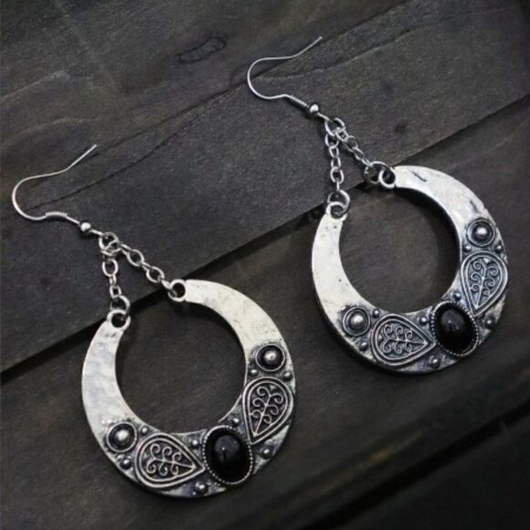 SILVER HAMMERED BOHO BLACK ONYX EARRINGS - Picture 1 of 7